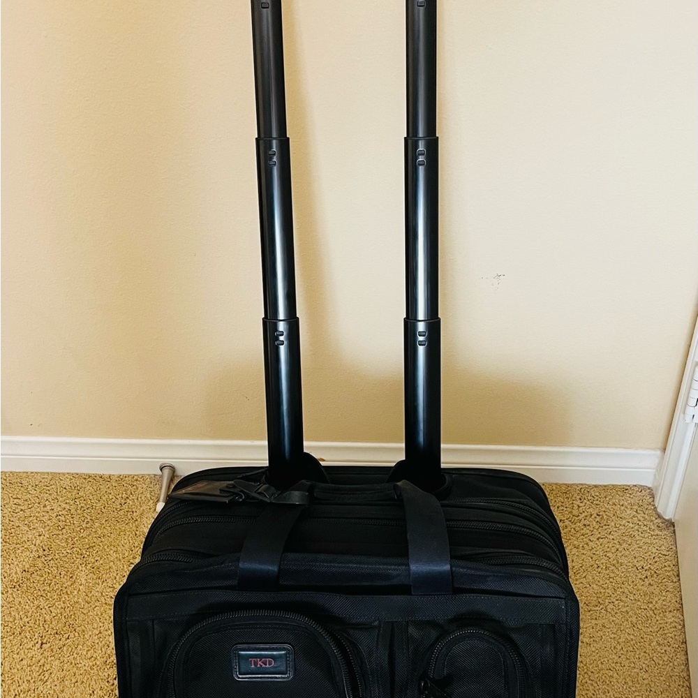 Tumi travel bag with great storage capacity. Hardly used so inside is like new.
